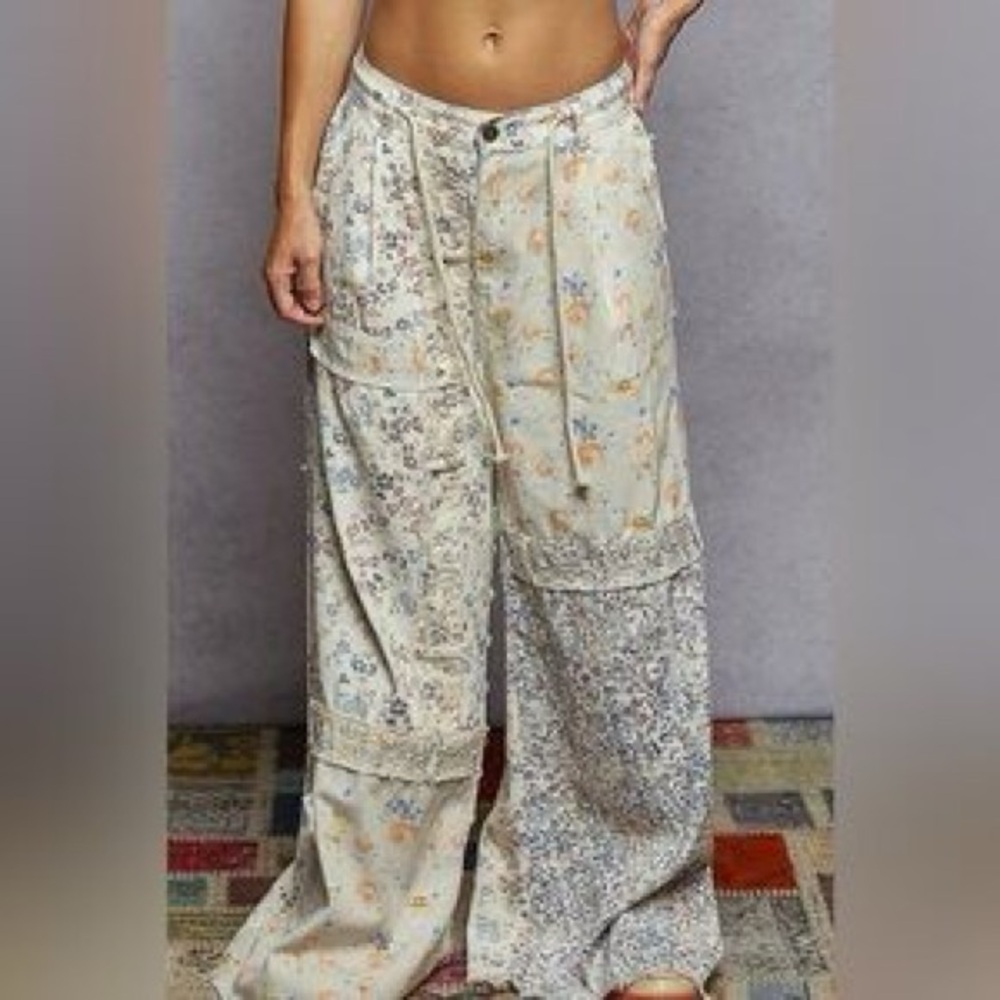 POL Floral Patchwork Wide-Leg Pants in Cream, Blue & Peach - Picture 5 of 7